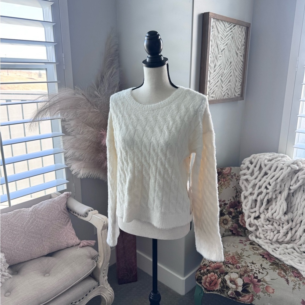Cyrus White Fuzzy Cable Knit Sweater NWT Soft Cozy Size Small